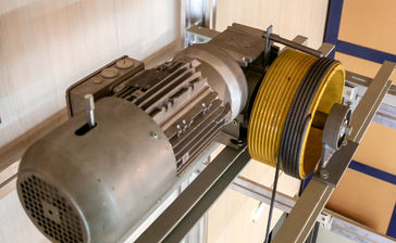Завод лифтового оборудования ЗАО «Предприятие ПАРНАС» разработал документацию на малый грузовой лифт ПАРНАС ЛМП с барабанным электроприводом.